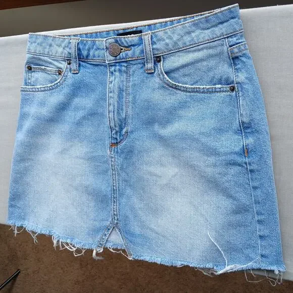 UO BDG Notched Denim Mini Skirt S-P jeans cutoffs frayed light wash notched - Picture 3 of 11